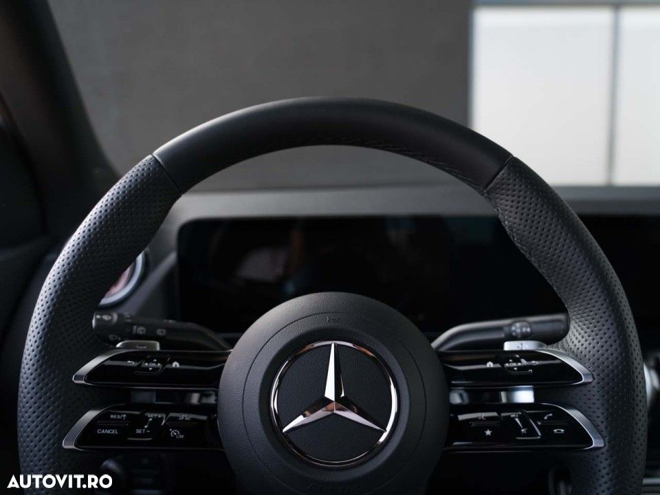 Mercedes-Benz EQA 300 4MATIC - 9