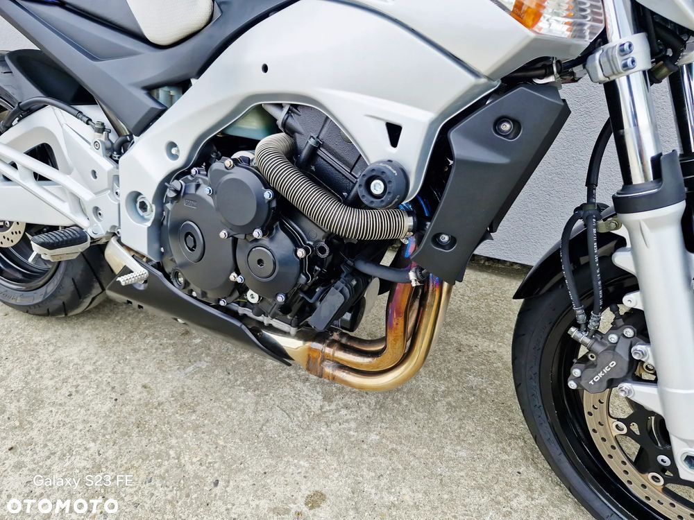 Suzuki GSR - 8