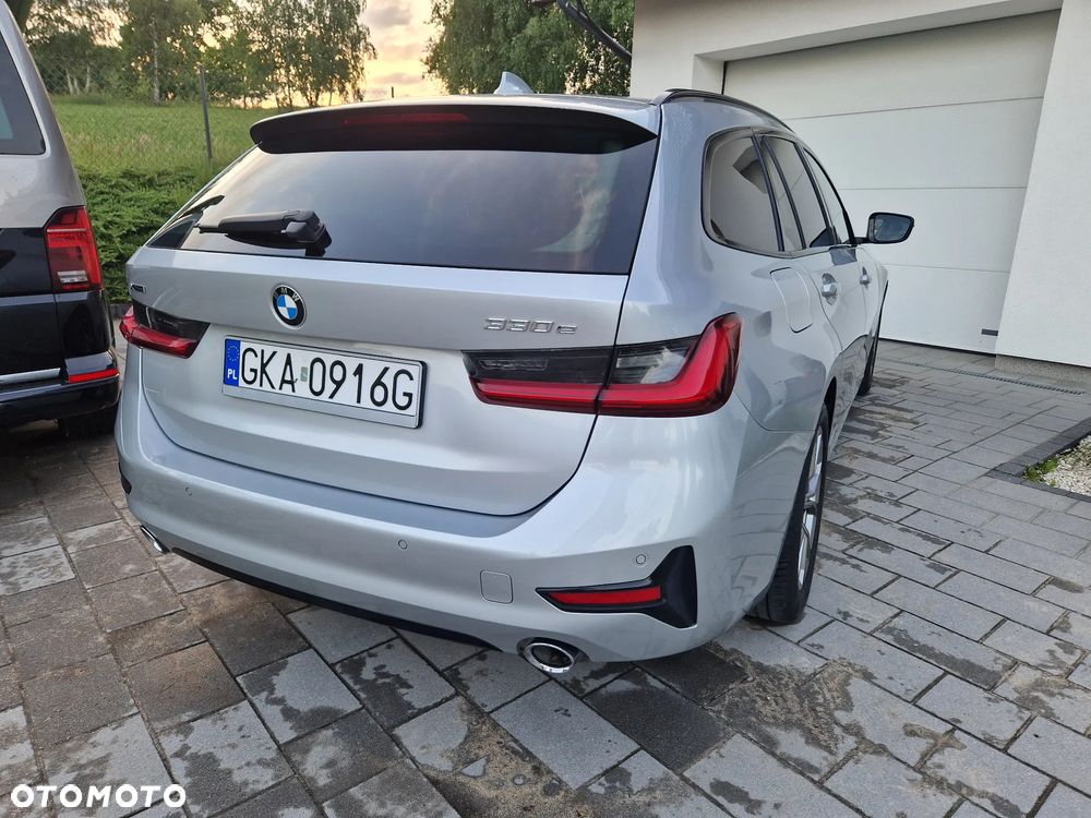 BMW Seria 3 330e xDrive - 9