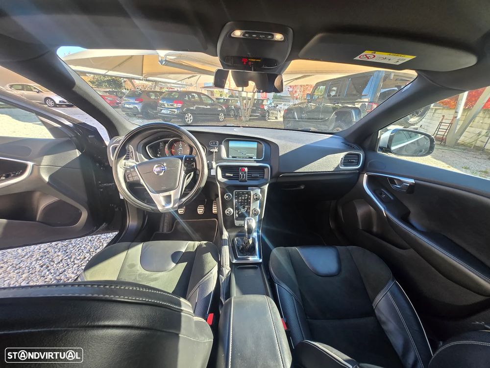 Volvo V40 D2 R Design - 10