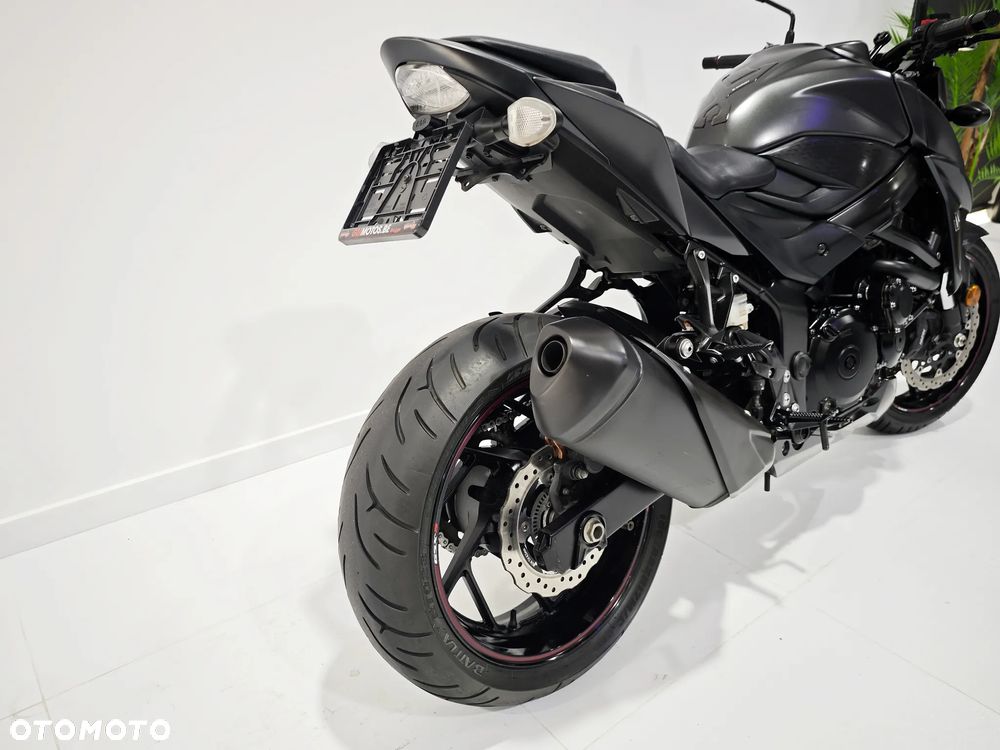 Suzuki GSX - 11