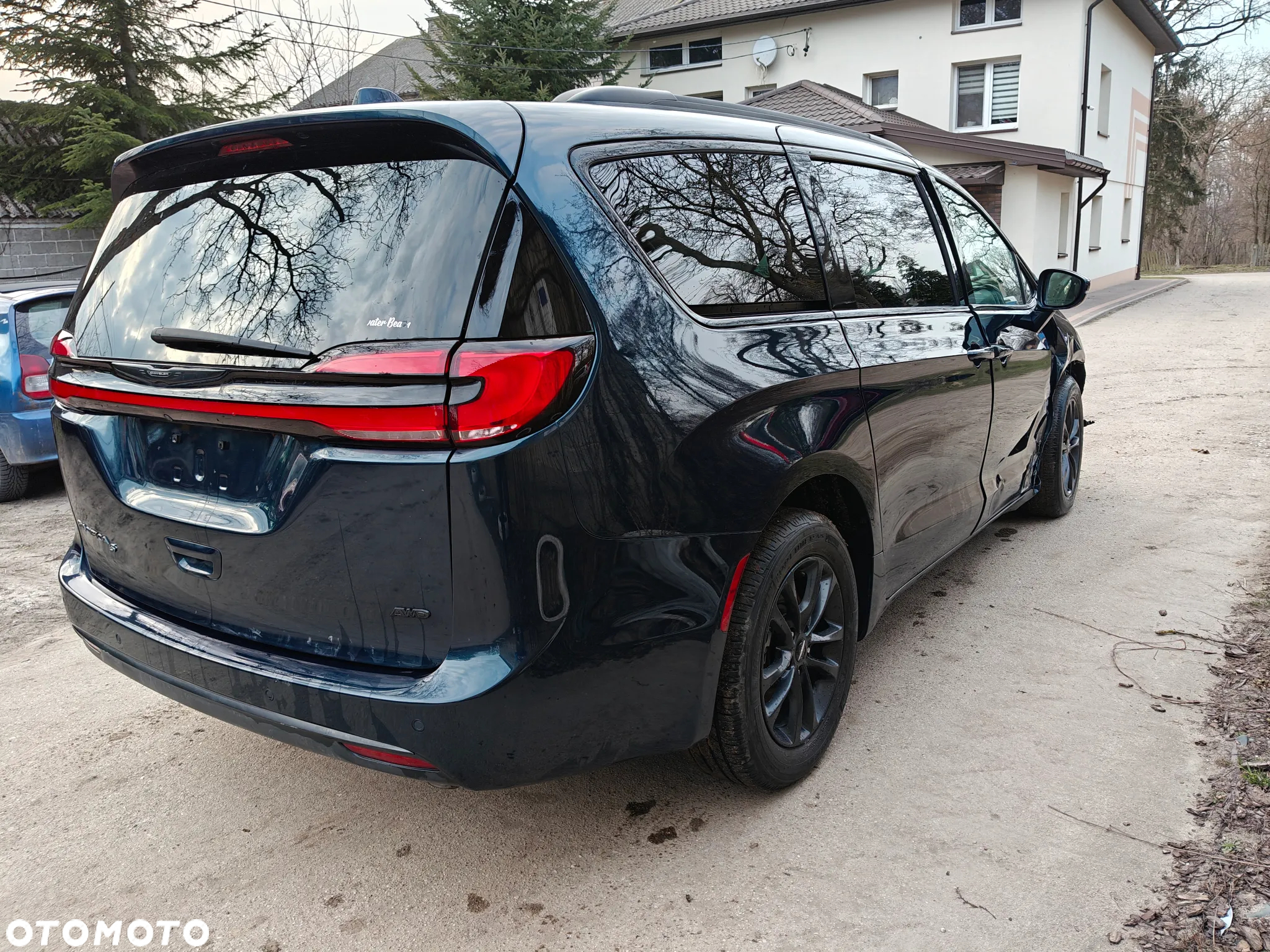 Chrysler Pacifica - 12