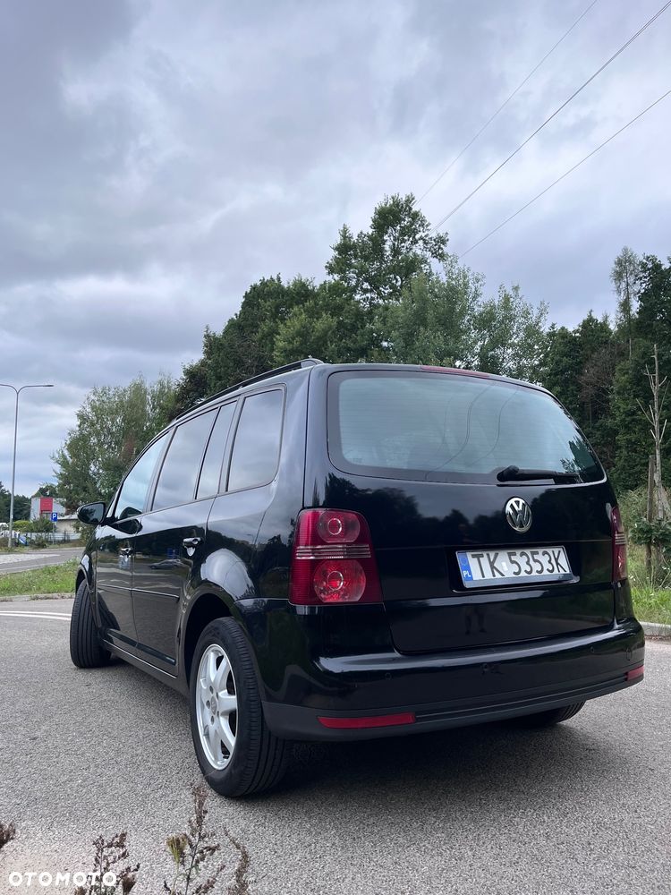 Volkswagen Touran 1.9 TDI DPF Highline DSG - 3