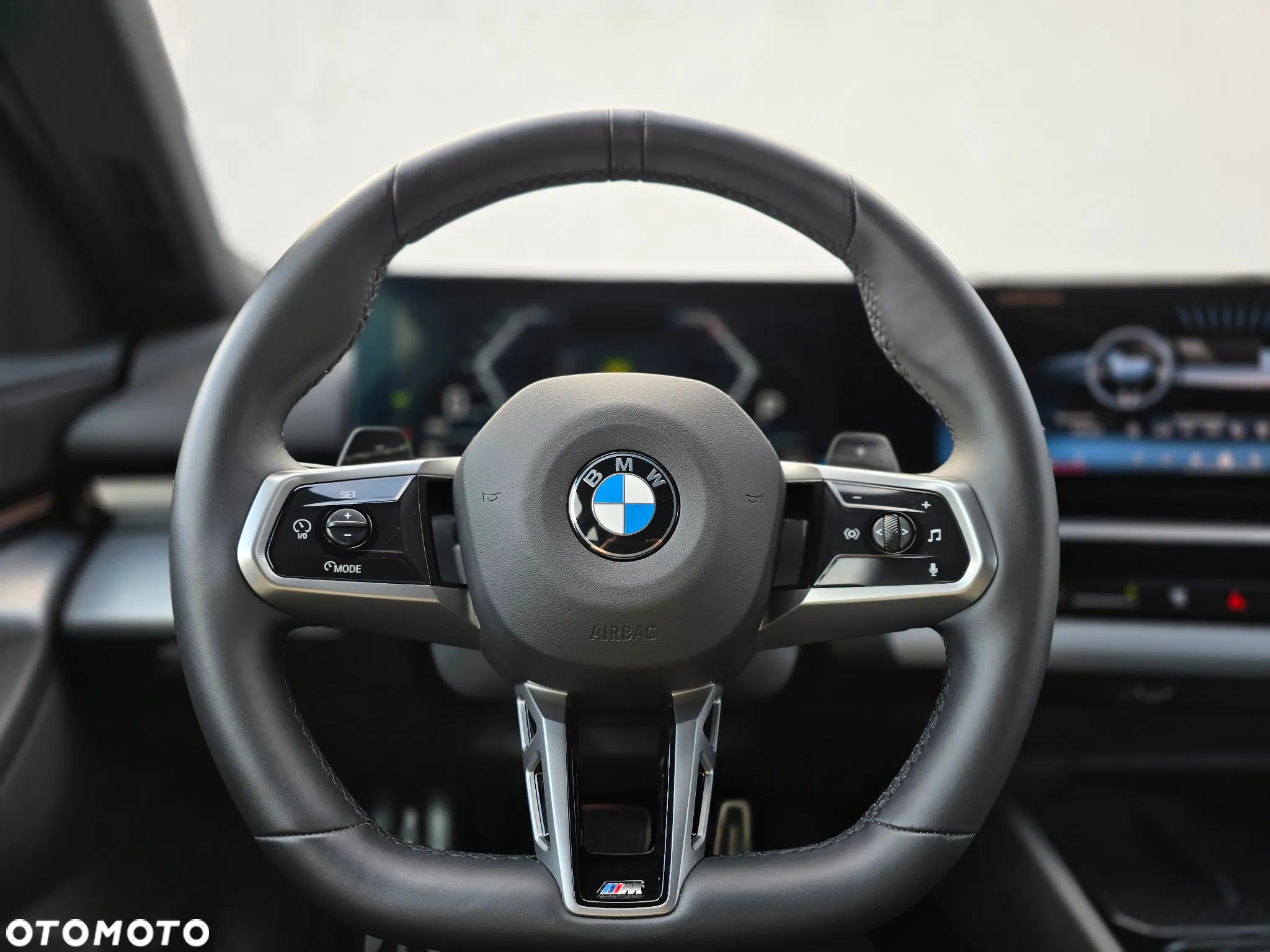 BMW Seria 5 520d xDrive - 17