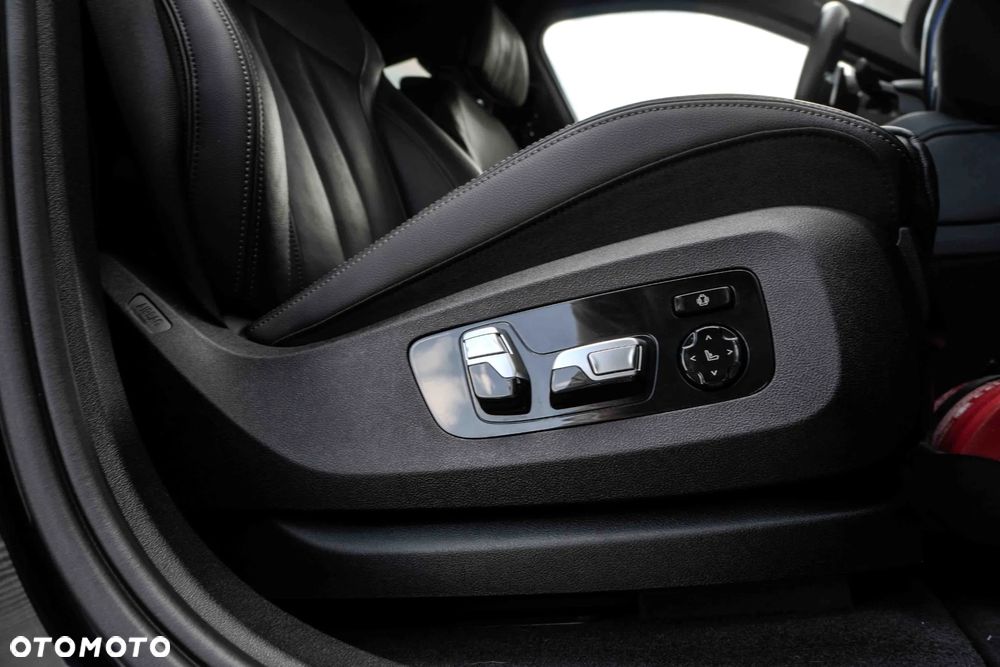 BMW X6 M50i - 19