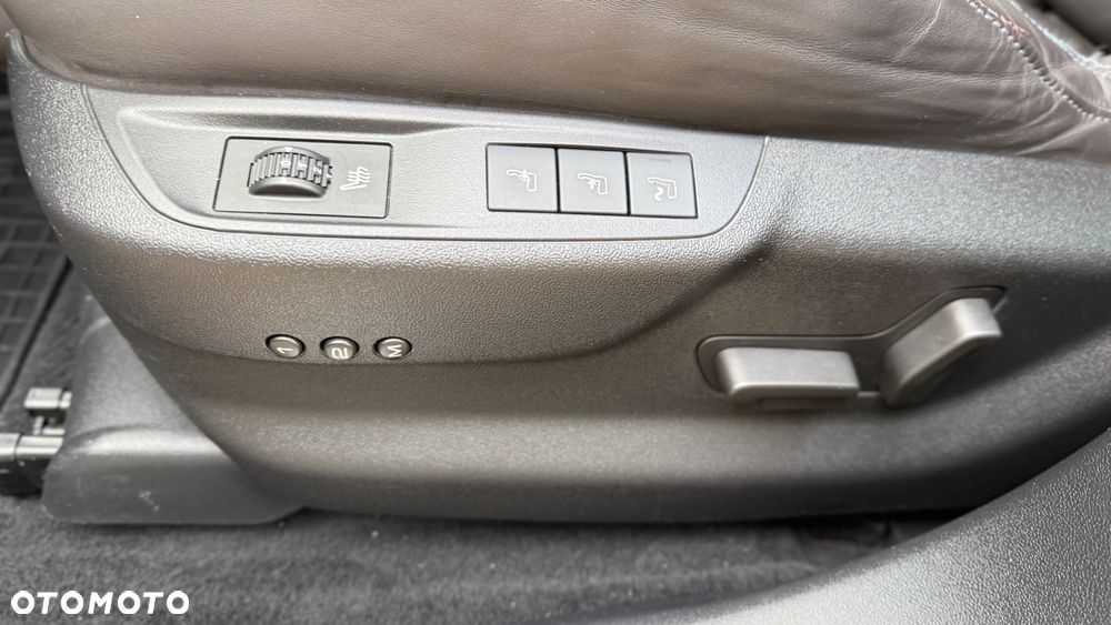 Citroën DS5 Hybrid4 EGS6 SportChic - 17