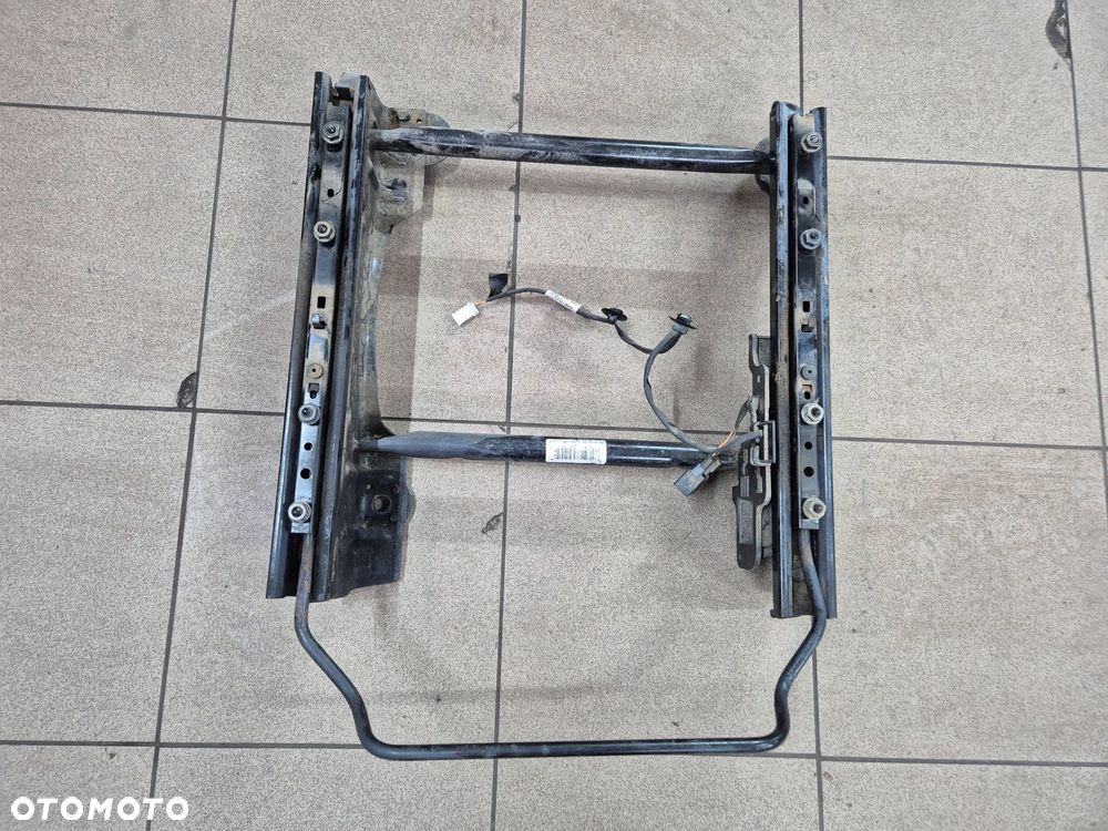 PODSTAW FOTELA PRAWA KIEROWCY PEUGEOT PARTNER CITROEN BERLINGO II 1.6 HDI 08r.+ - 1