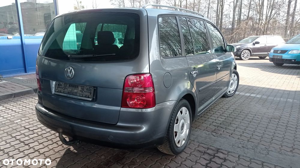 Volkswagen Touran 1.6 FSI Trendline - 13