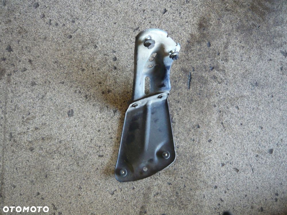 mocowanie wspornik błotnika prawy skoda yeti 5l0821142 - 1