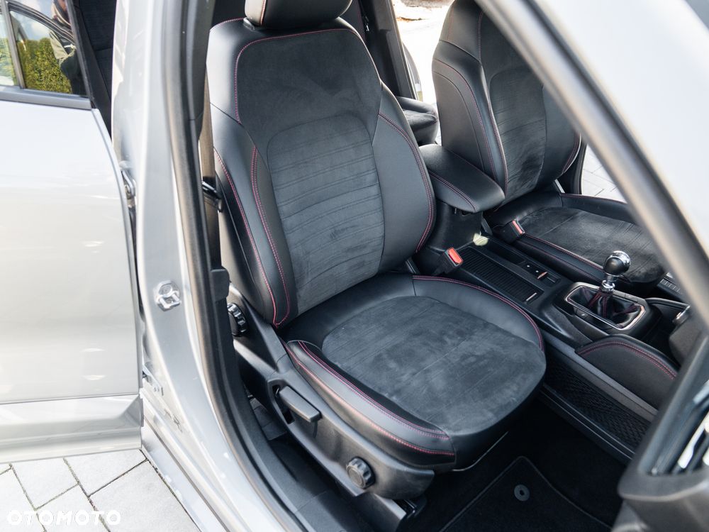 Ford Kuga 1.5 EcoBoost ST-LINE X - 28