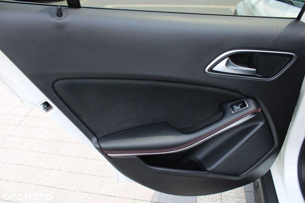 Mercedes-Benz GLA - 23