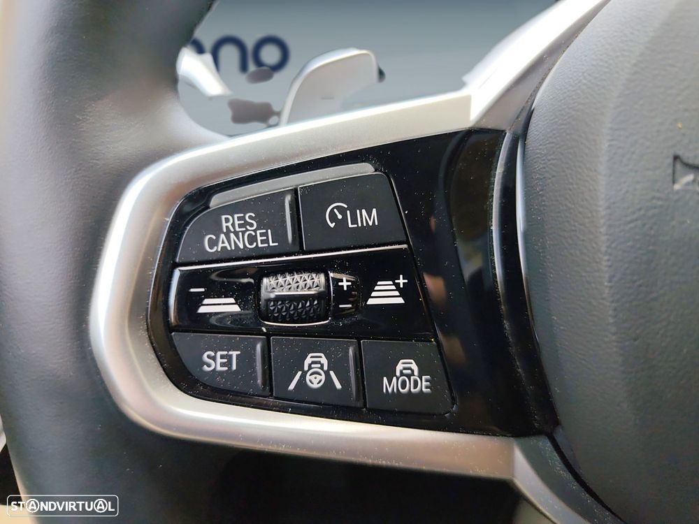 BMW 330 e Pack Desportivo M Pro Auto - 18