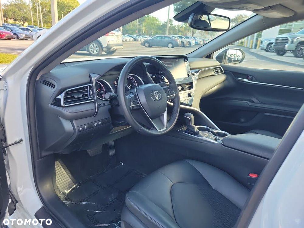 Toyota Camry Executive - 9