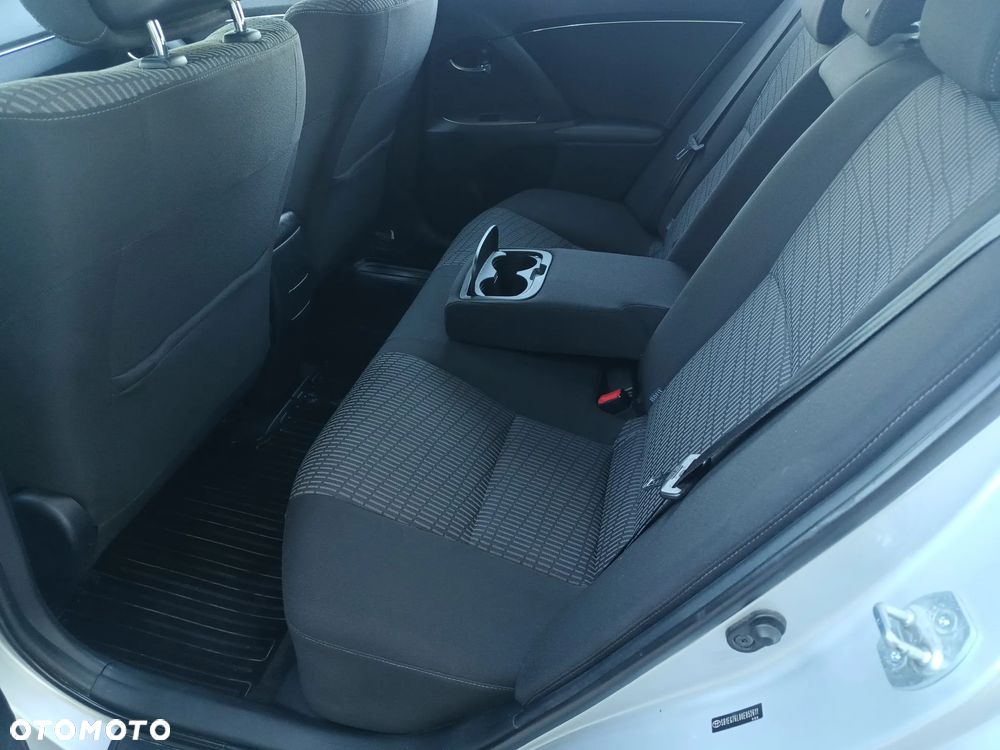 Toyota Avensis 1.8 Luna - 13