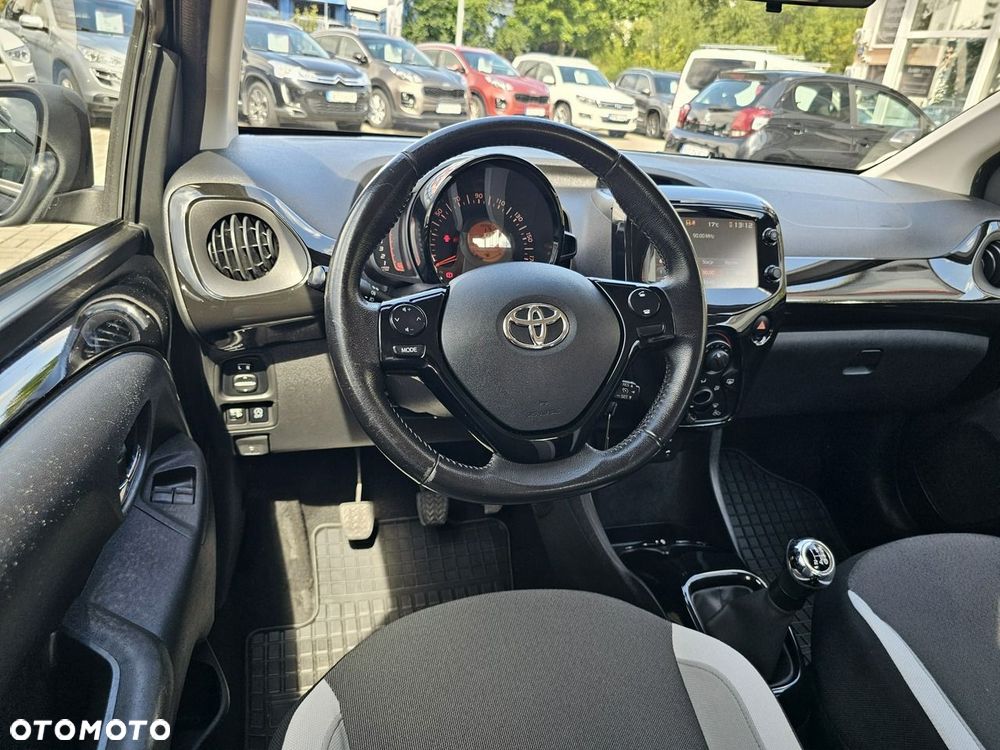 Toyota Aygo x-play touch - 24