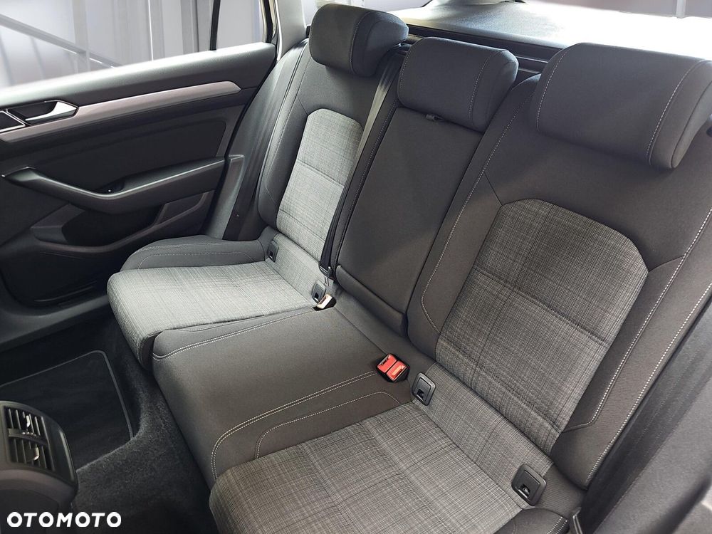 Volkswagen Passat Variant 2.0 TDI EVO Business DSG - 15