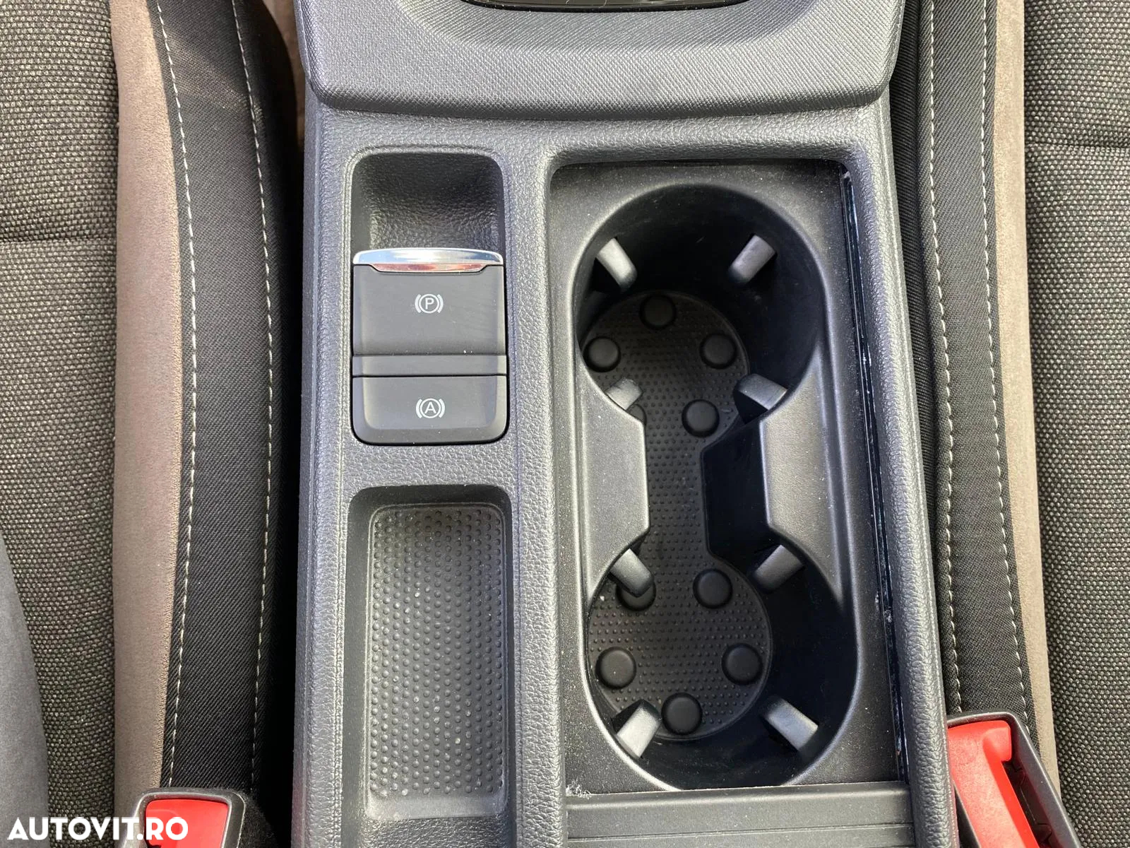 Skoda Octavia Combi 2.0 TDI DSG 4X4 Scout - 25