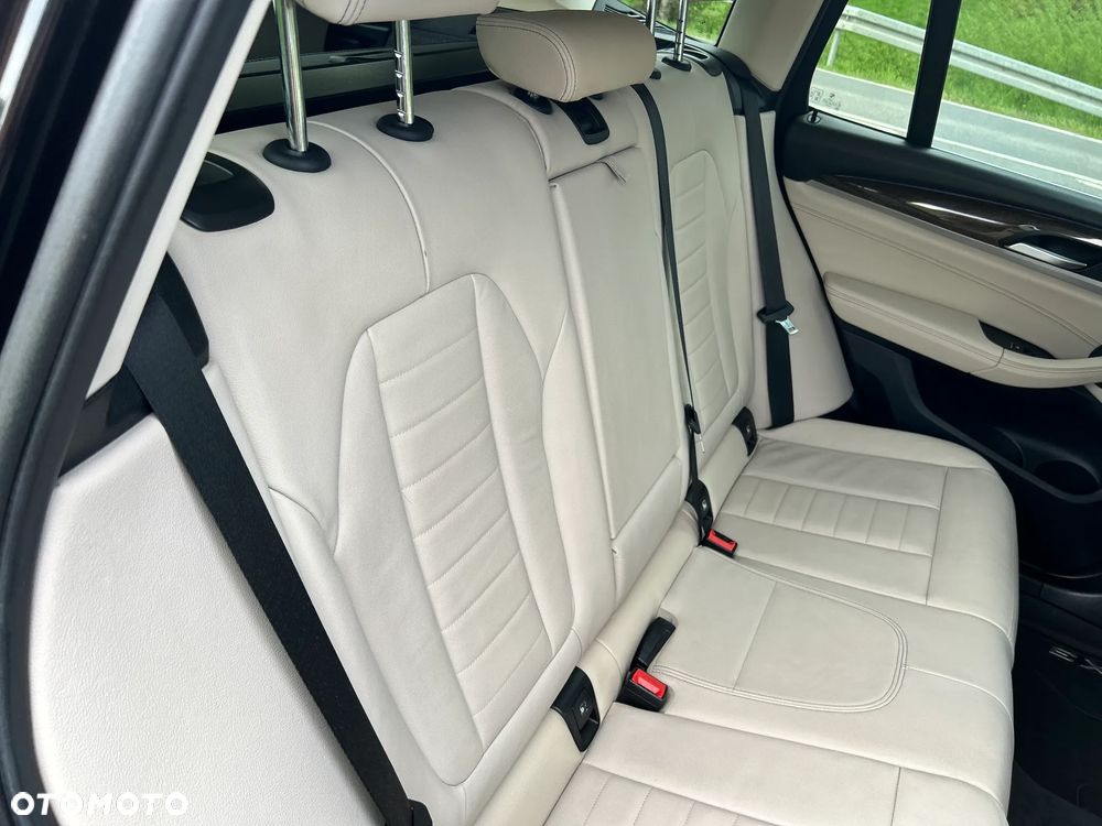 BMW X3 xDrive20d Luxury Line - 11
