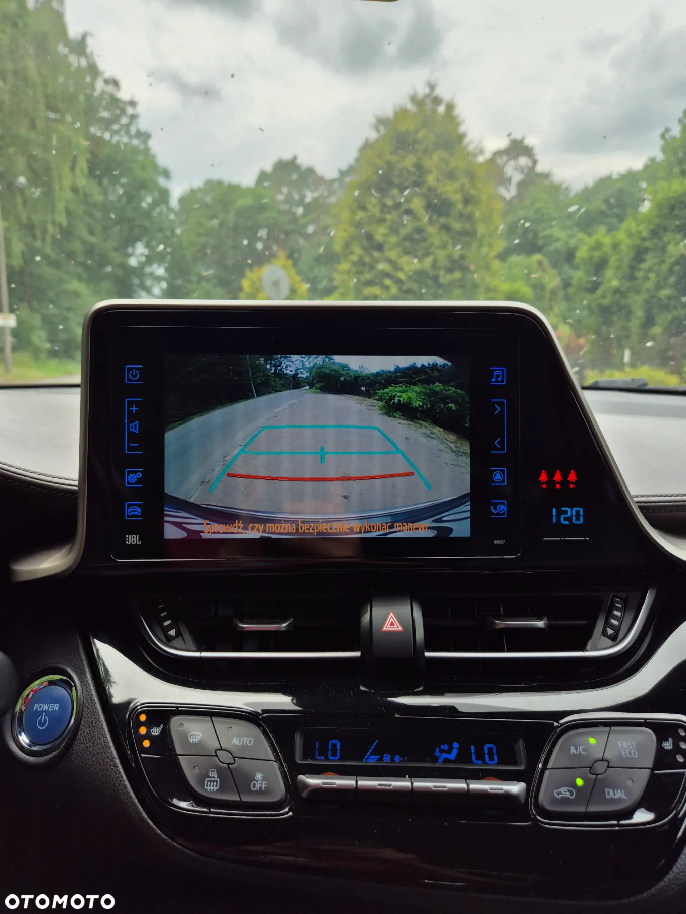 Toyota C-HR 1.8 Hybrid Neon Lime powered by JBL - 14