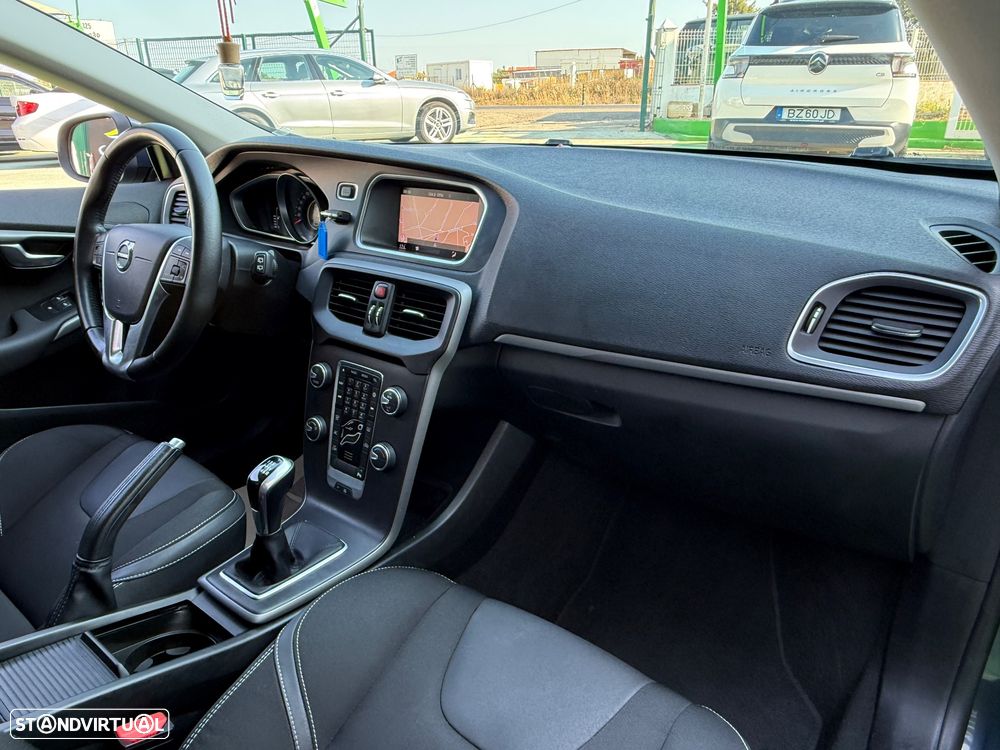 Volvo V40 2.0 D3 Momentum - 20