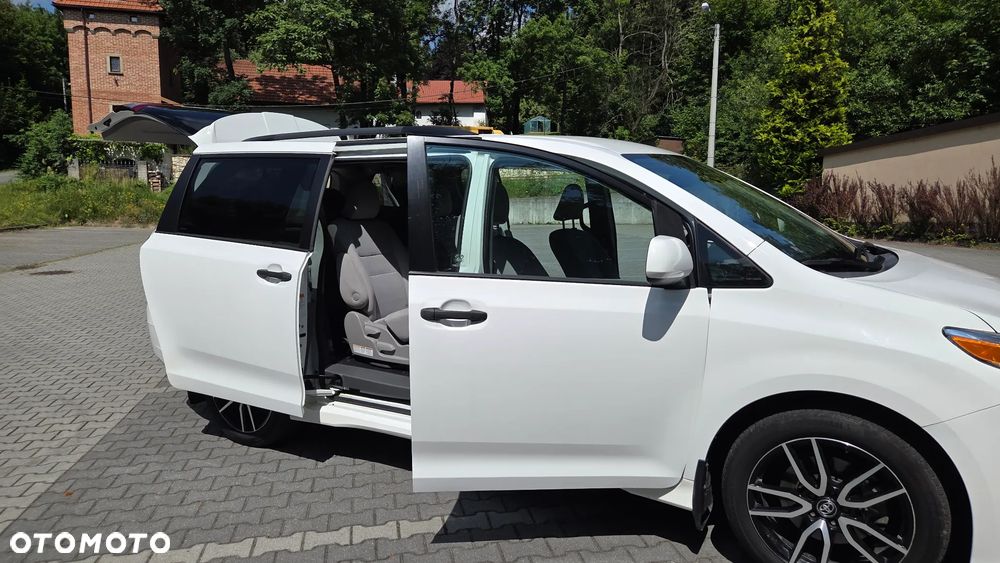 Toyota Sienna - 27