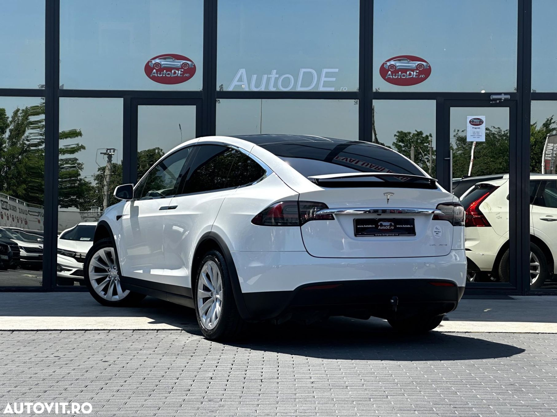 Tesla Model X - 6