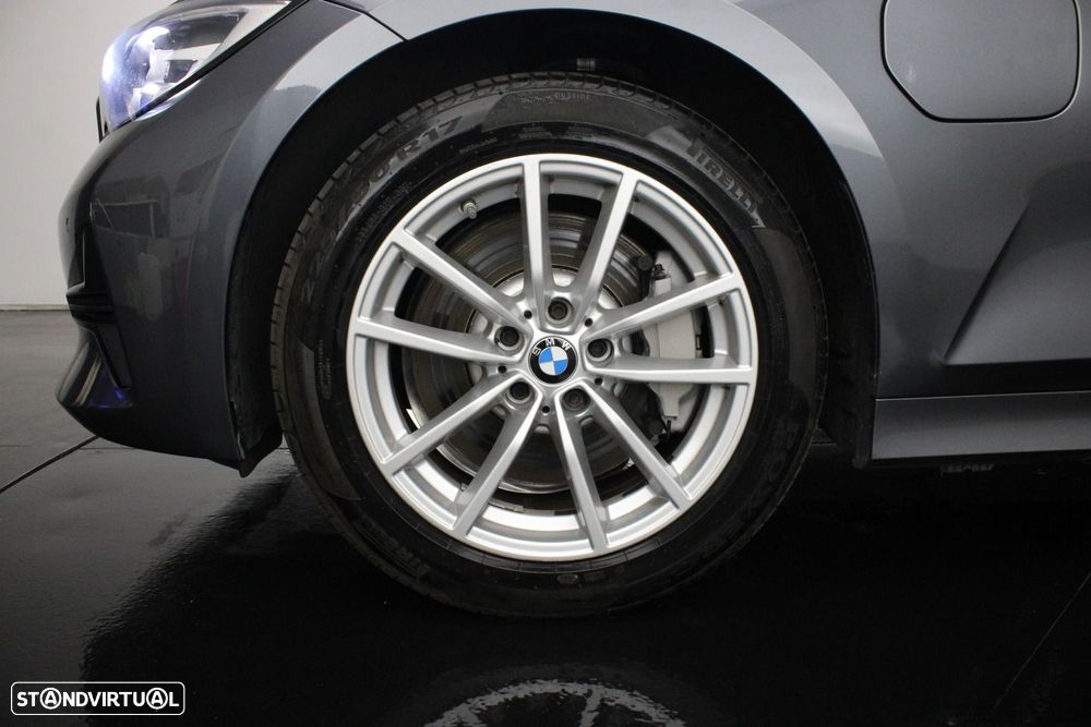 BMW 330 e Touring Auto - 29