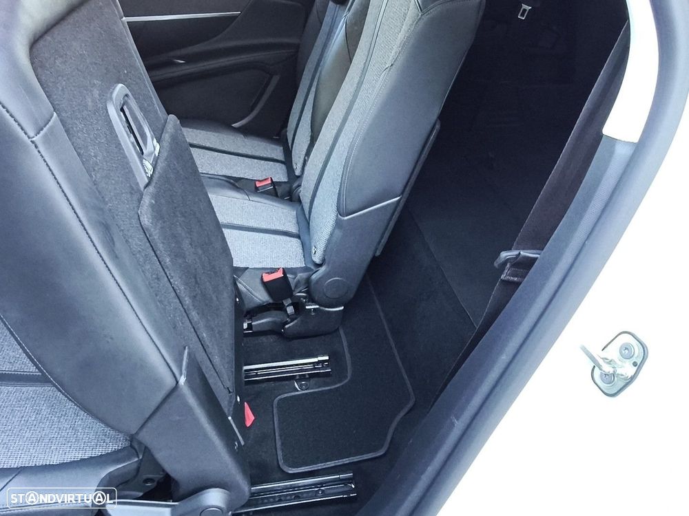 Peugeot 5008 1.2 PureTech Allure Pack EAT8 - 22