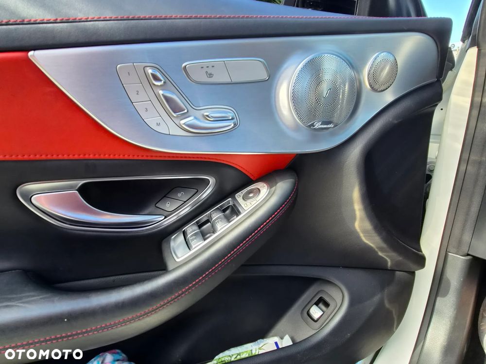 Mercedes-Benz Klasa C AMG 63 S AMG Speedshift 7G-MCT - 24