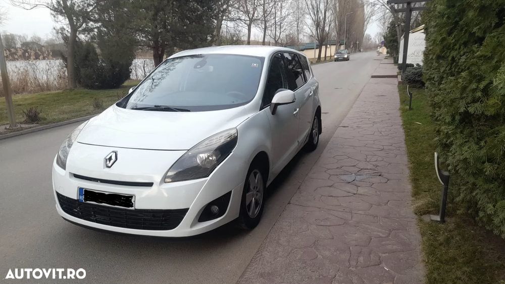 Renault Grand Scenic - 1