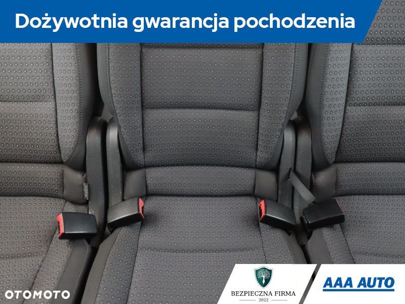 Volkswagen Touran - 12