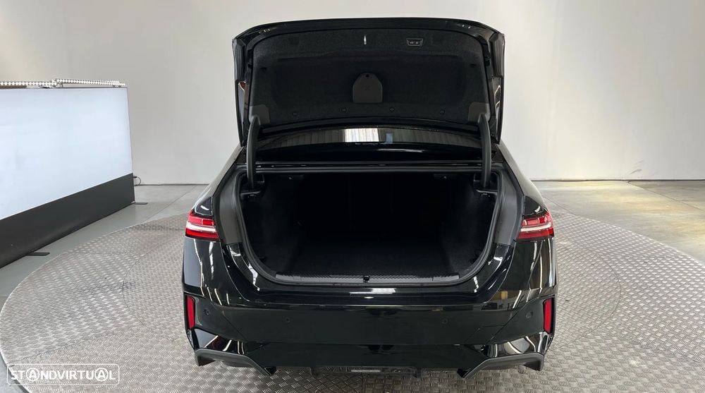 BMW 530 e Pack Desportivo M - 8