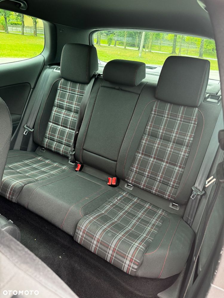 Volkswagen Golf - 15