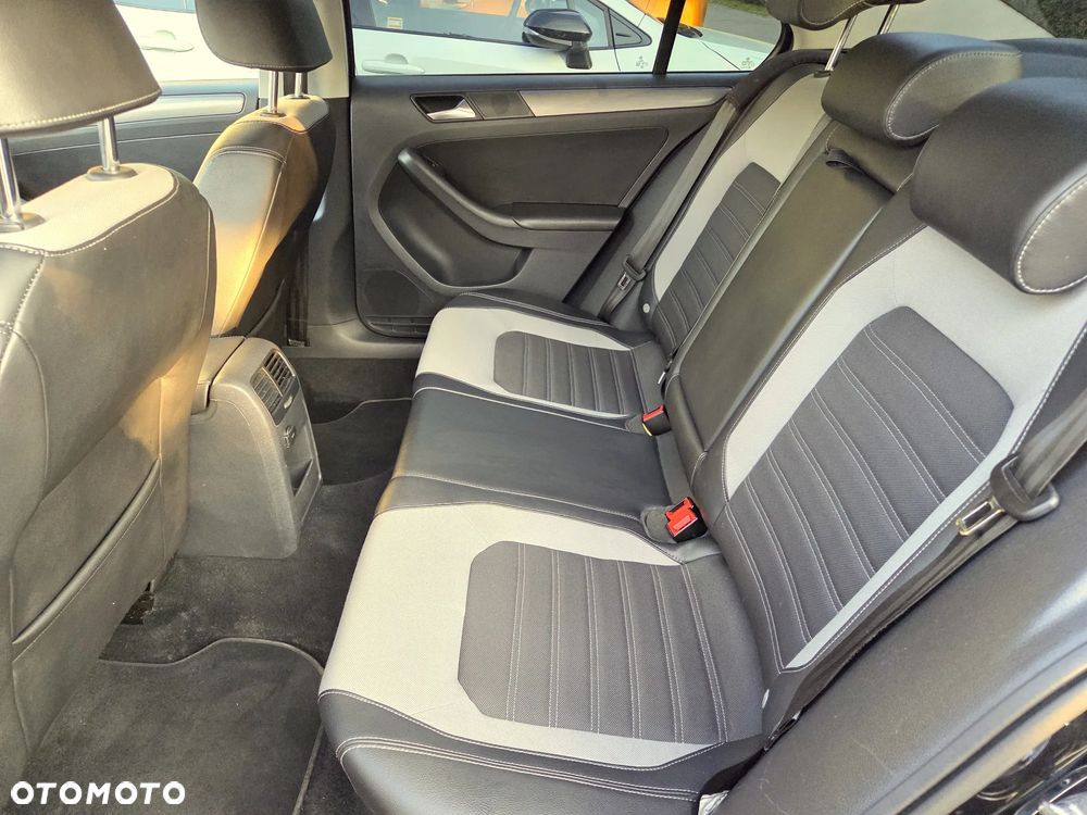 Volkswagen Jetta 1.6 TDI Highline - 7