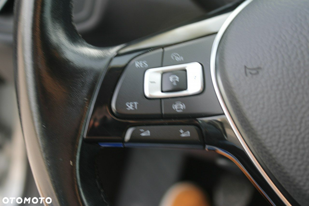 Volkswagen Golf - 25