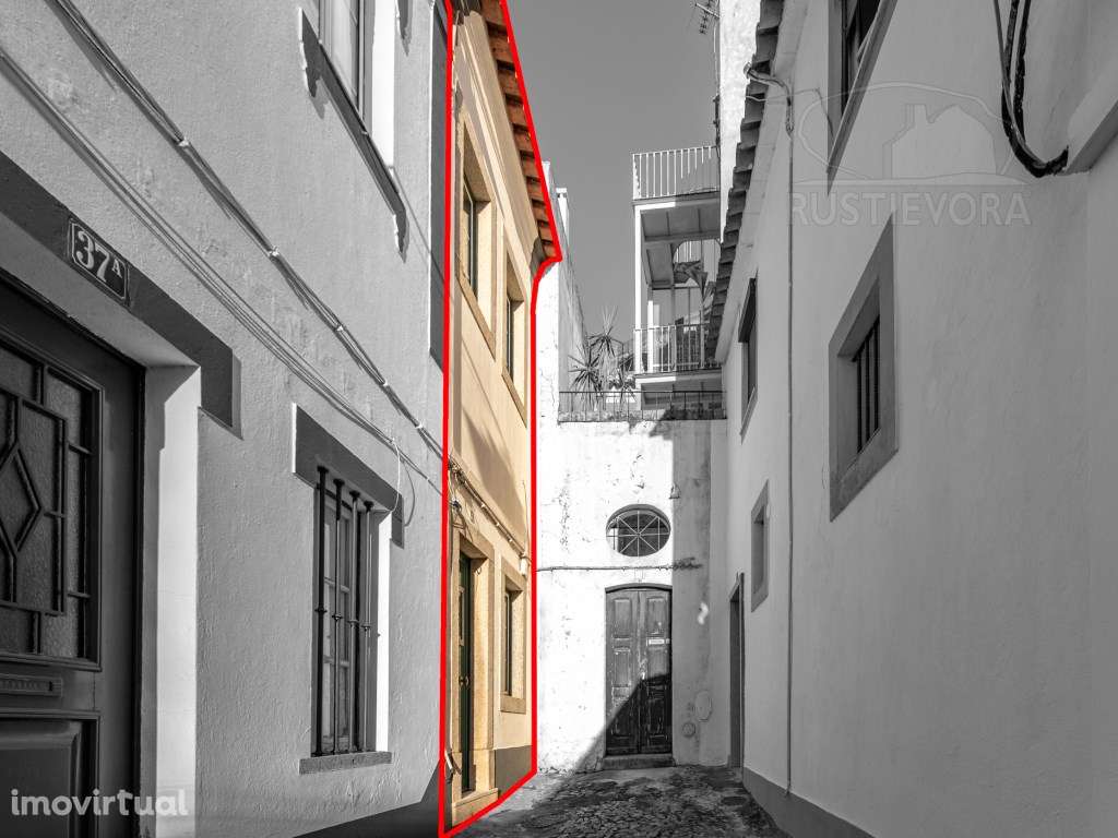 Moradia Unifamiliar de Rés-do-chão e 1º andar T2 + 2 com quintal - Grande imagem: 2/29