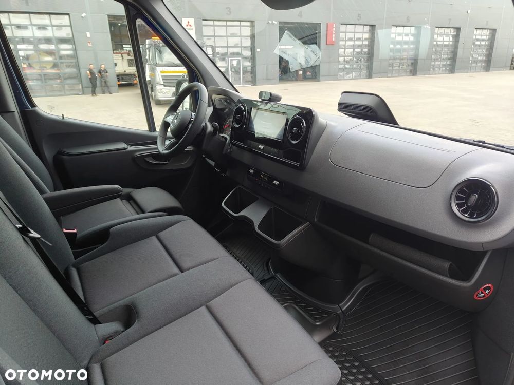 Mercedes-Benz Sprinter - 10