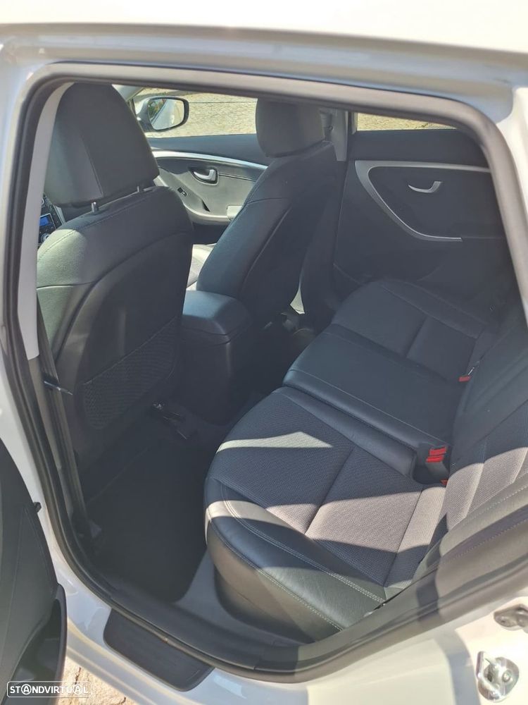 Hyundai i30 SW 1.6 CRDi Style J17 - 14