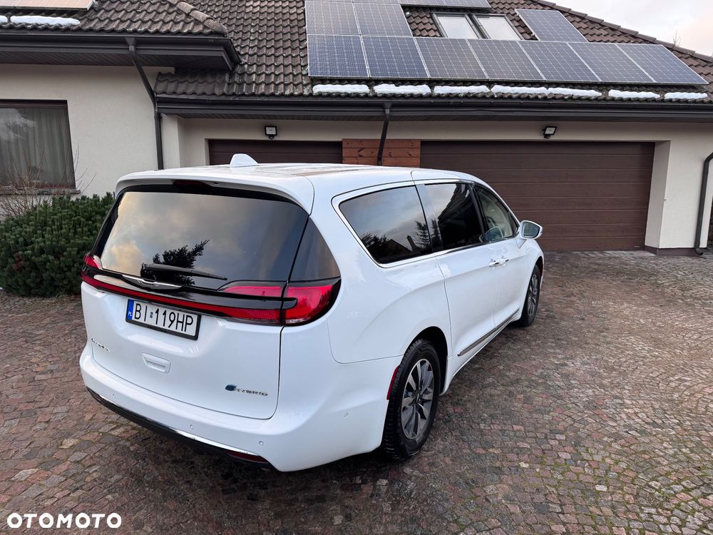 Chrysler Pacifica - 32