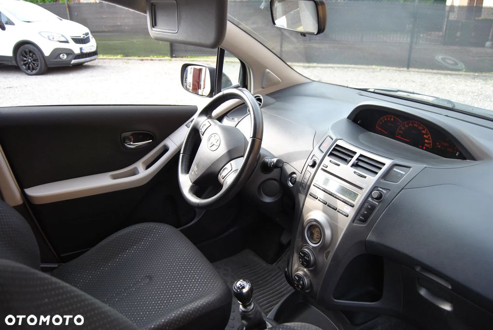 Toyota Yaris 1.33 VVT-i Executive - 38