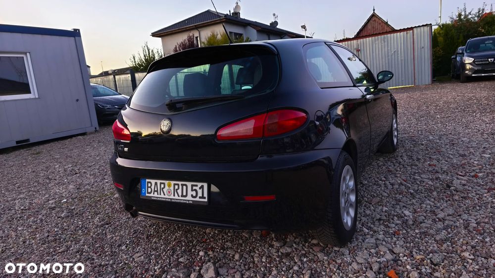 Alfa Romeo 147 - 8