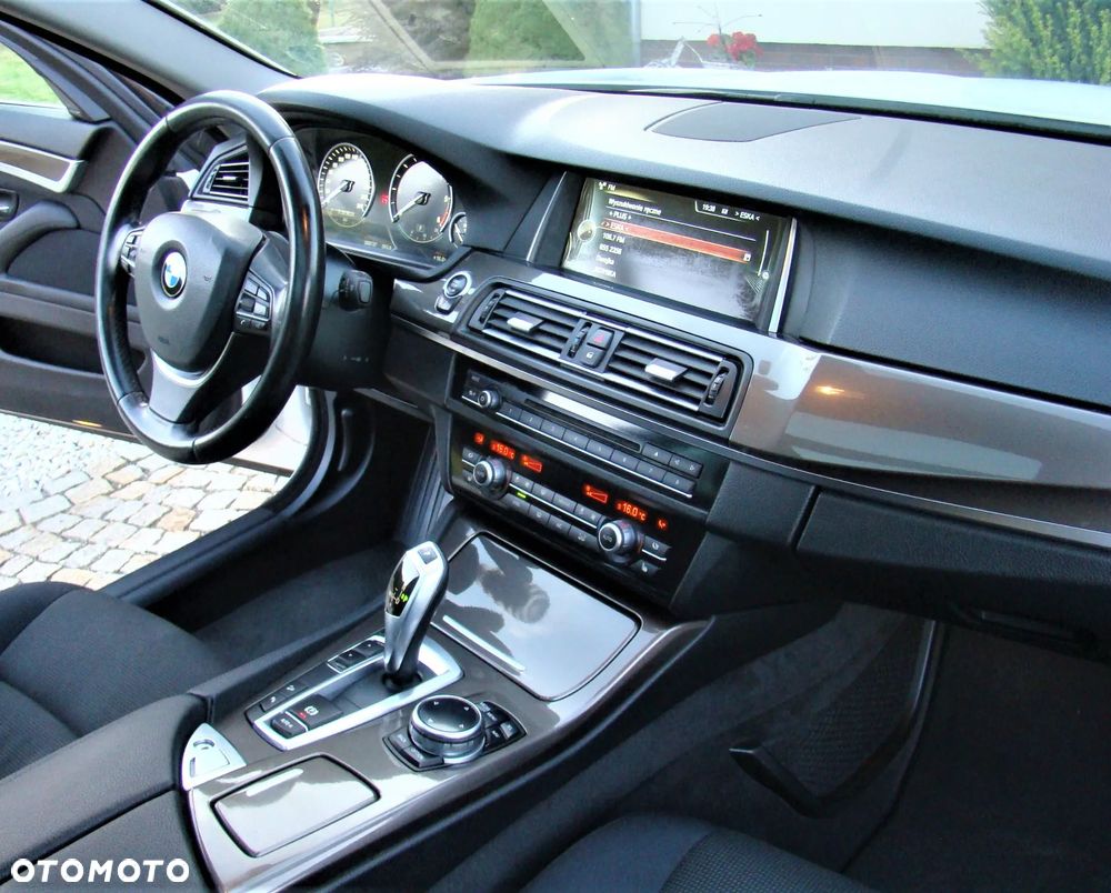 BMW Seria 5 525d xDrive Sport-Aut Modern Line - 18