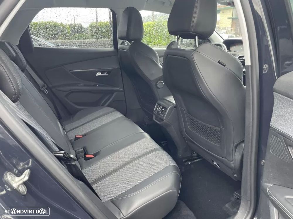 Peugeot 3008 1.2 PureTech Allure Pack EAT8 - 17