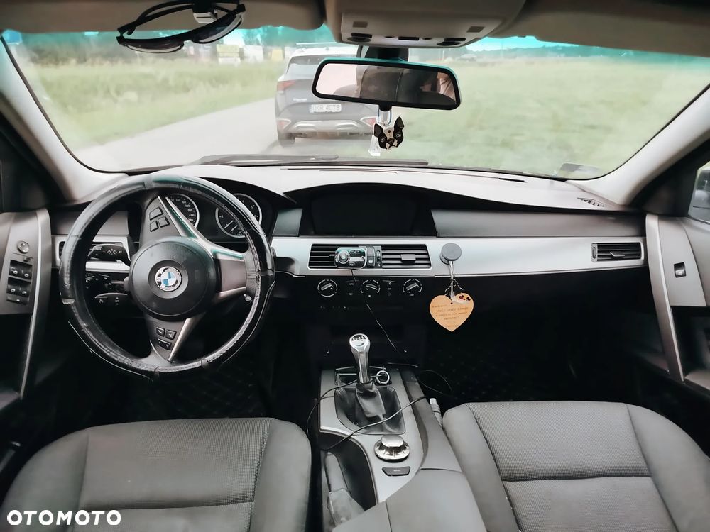 BMW Seria 5 520i - 6