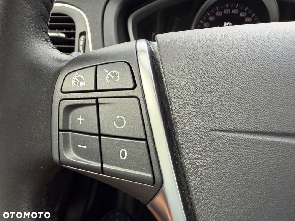 Volvo V40 D2 Momentum - 30