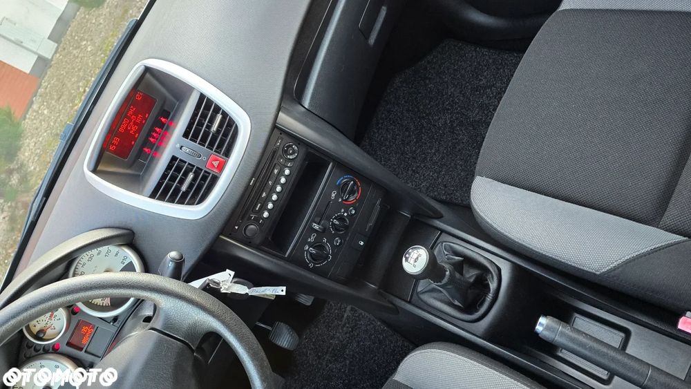 Peugeot 207 - 13
