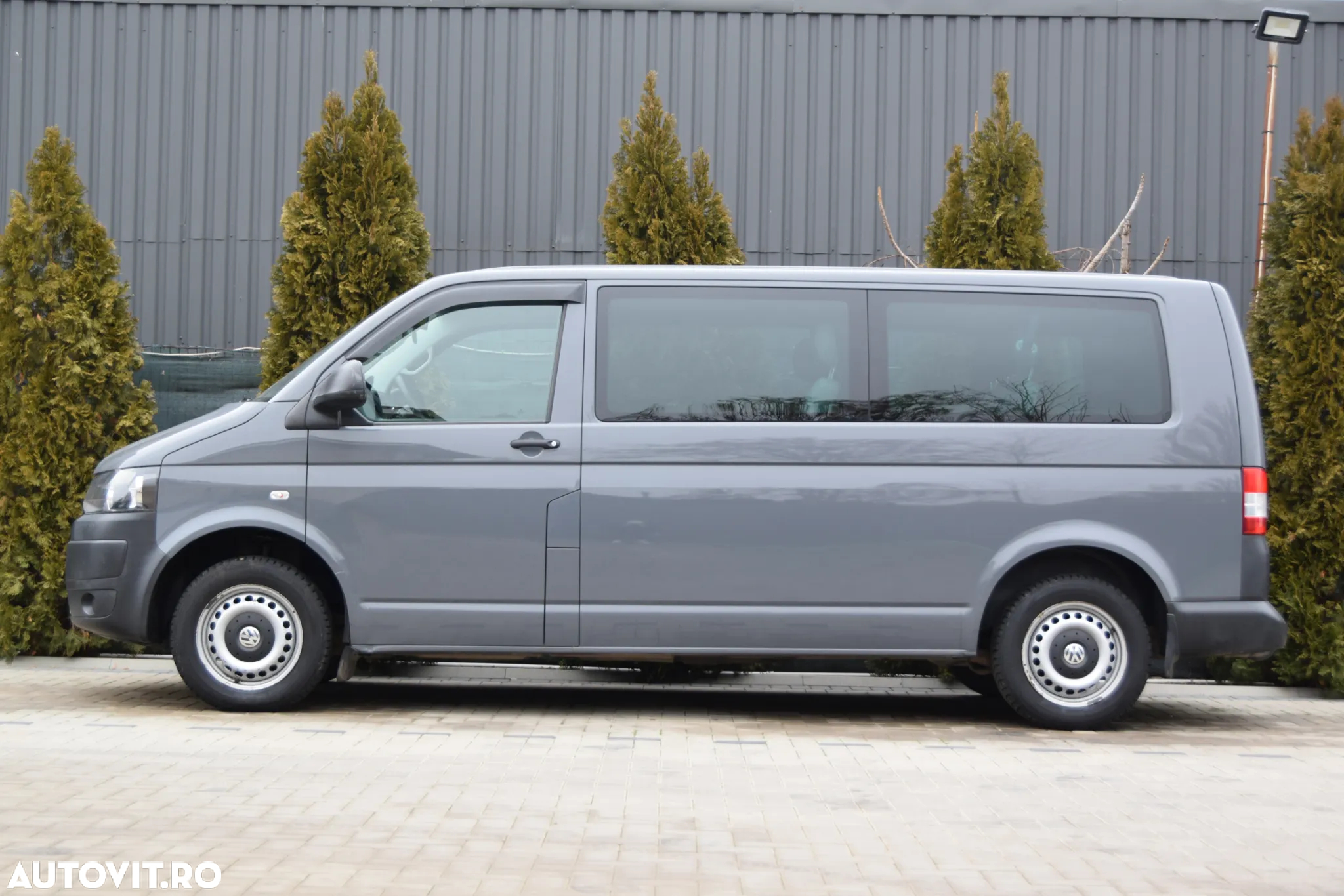 Volkswagen Caravelle - 8