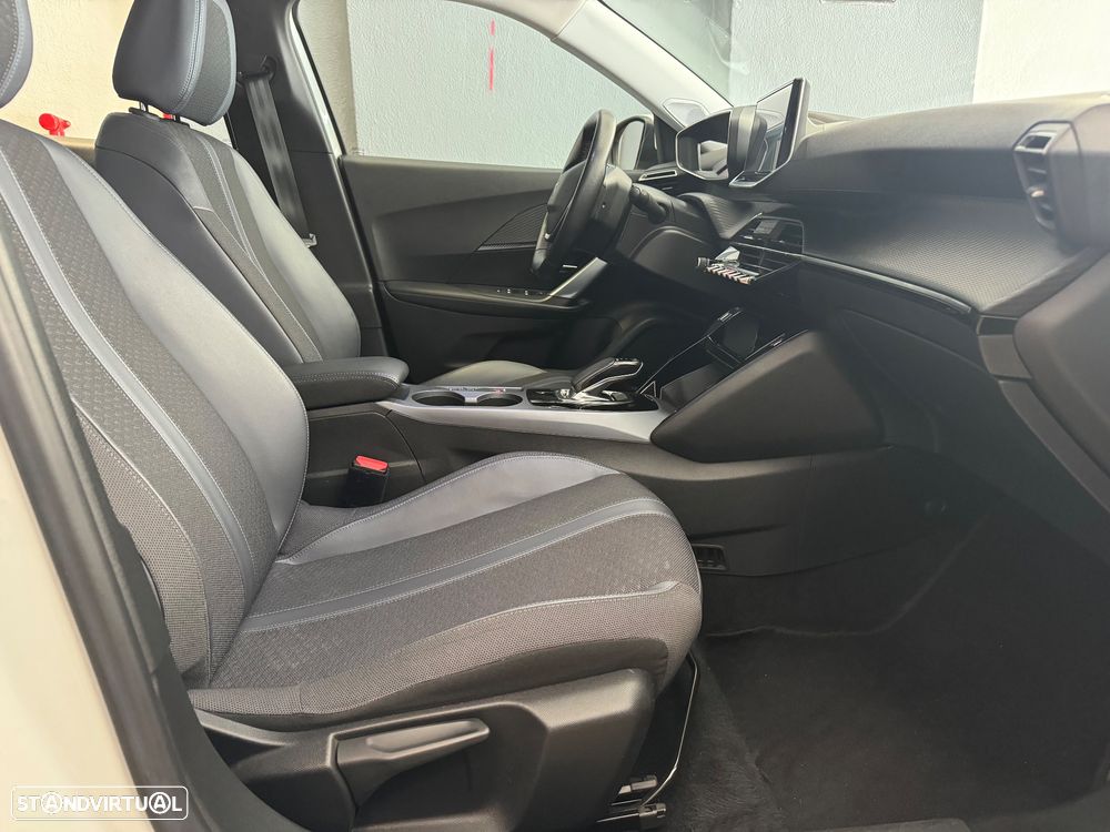 Peugeot e-2008 50 kWh Allure Pack - 5