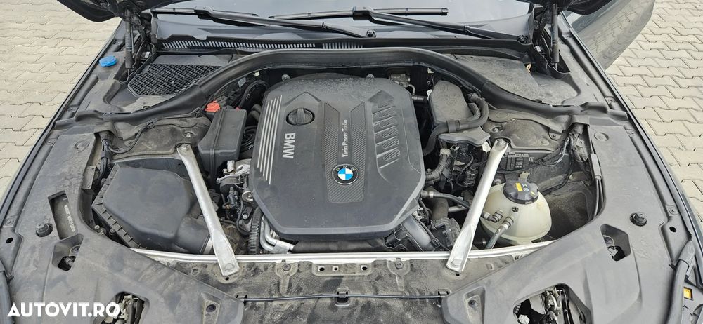 BMW Seria 8 - 18