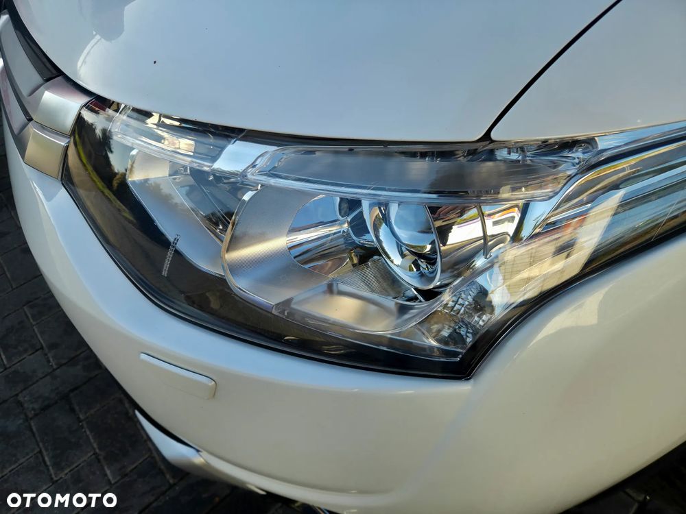 Mitsubishi Outlander 2.2 DI-D 4WD Automatik Diamant Edition - 22